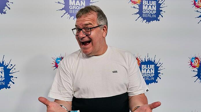 Elton moderiert das Comeback seines TV-Ziehvaters Stefan Raab.