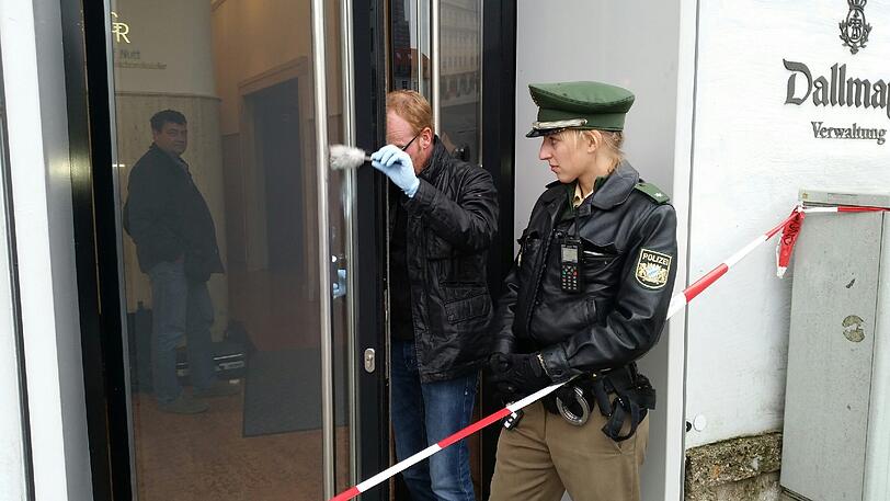 Juwelier in der Altstadt München überfallen: Ein Schmuckgeschäft in der Dienerstraße ist ausgeraubt worden. Die Bilder von der Spurensicherung.