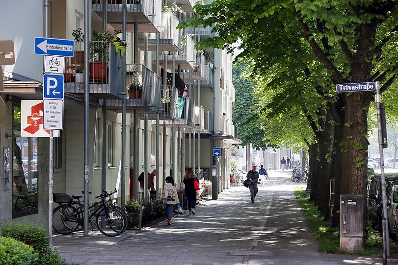 Balkon-Szenerien in der Dom-Pedro-Straße, Ecke Trivastraße.