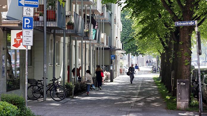 Balkon-Szenerien in der Dom-Pedro-Straße, Ecke Trivastraße.
