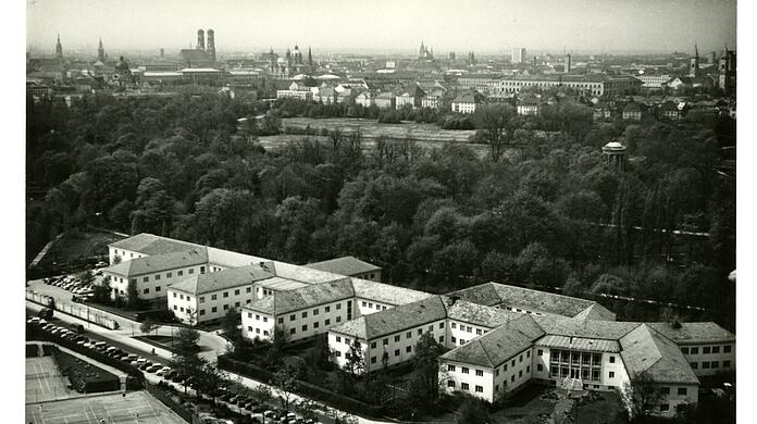 Luftaufnahme des Areals von Radio Free Europe in der Oettingenstraße, um 1960.