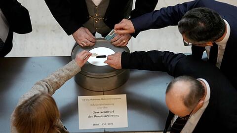 Merz hat eine knappe eigene "Kanzlermehrheit" erreicht.