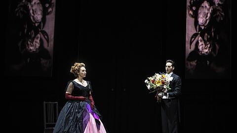 Matteo Ivan Ra&scaron;ić (Alfredo Germont) und Jennifer O&rsquo;Loughlin (Violetta Val&eacute;ry) in &bdquo;La traviata&ldquo;.