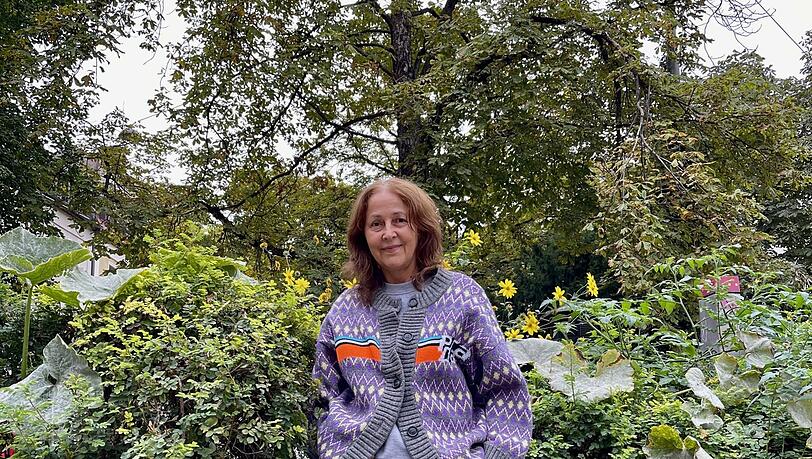 Die Blumen und Kräuter, die ein Bagger weggebuddelt hat, pflanzte Grünpatin Margarete Vila selbst. Jetzt wird sie das bunte Beet erneut anlegen.