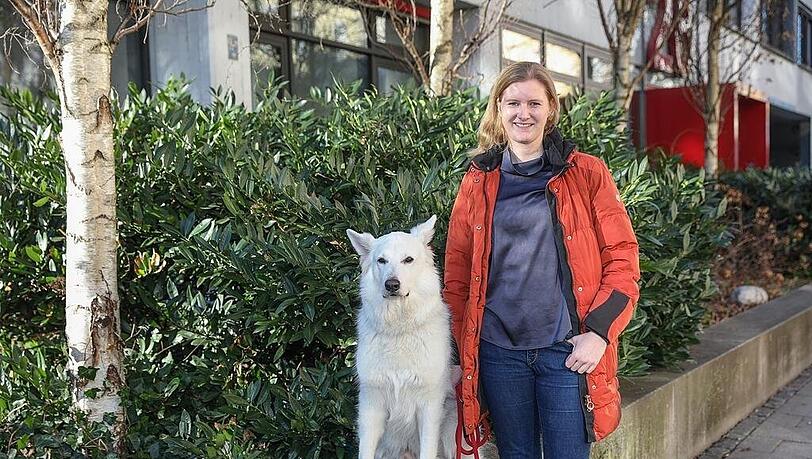 Svenja Jarchow-Pongratz (Grüne), die Chefin des Bezirksausschusses Maxvorstadt, findet die Entwicklungen in der Türkenstraße "völlig absurd". Auf 500 Metern Türkenstraße seien in wenigen Jahren 160 Wohnungen entmietet und 323 eingesessene Mieter vertrieben worden. Svenja Jarchow-Pongratz (Grüne), die Chefin des Bezirksausschusses Maxvorstadt, findet die Entwicklungen in der Türkenstraße "völlig absurd". Auf 500 Metern Türkenstraße seien in wenigen Jahren 160 Wohnungen entmietet und 323 eingesessene Mieter vertrieben worden.