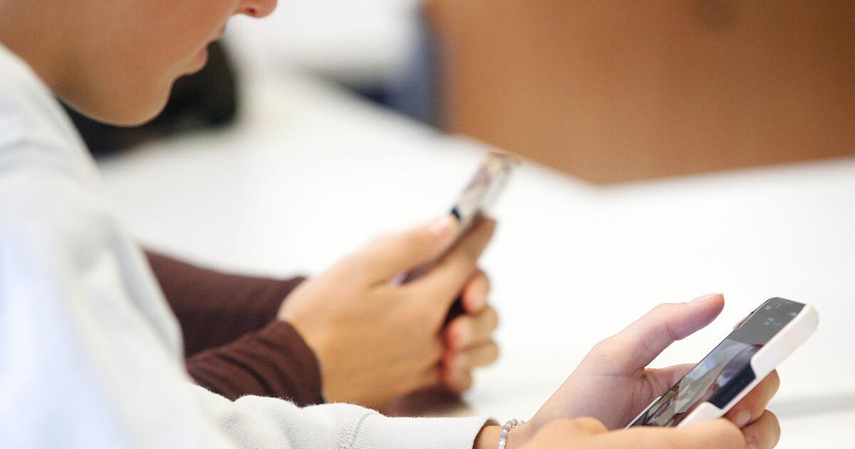 16-bis-18-J-hrige-wollen-kein-Handyverbot-an-Schulen