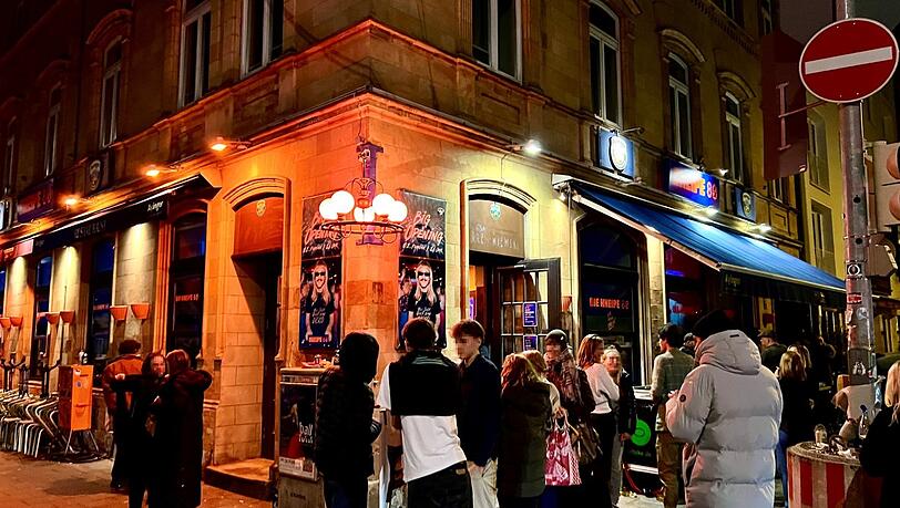 Die Kneipe 80 entwickelte sich in kurzer Zeit zum hippesten Anlaufpunkt für junge Feierwütige. Jetzt ist um das Konzept ein Streit entbrannt. Die Kneipe 80 entwickelte sich in kurzer Zeit zum hippesten Anlaufpunkt für junge Feierwütige. Jetzt ist um das Konzept ein Streit entbrannt.