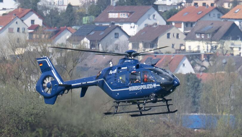 Bei der anschlie&szlig;enden Fahndung setzte die Bundespolizei auch einen Hubschrauber ein. (Symbolbild)