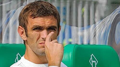 Er sieht wieder optimistischer in die Zukunft: Der bei Greuther Fürth gefeuerte Mirko Hrgovic landete gestern einen Punktsieg vor Gericht – weil die Gegenpartei nicht erschienen war. Er sieht wieder optimistischer in die Zukunft: Der bei Greuther Fürth gefeuerte Mirko Hrgovic landete gestern einen Punktsieg vor Gericht – weil die Gegenpartei nicht erschienen war.