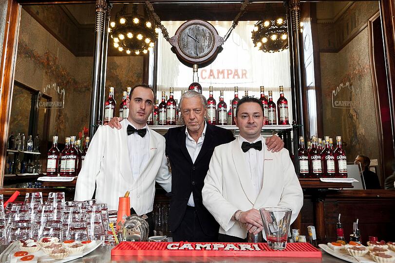 In Mailand: Bar-Star Charles Schumann.
