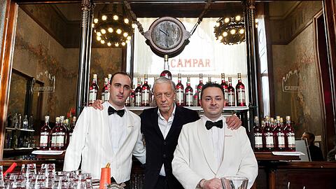 In Mailand: Bar-Star Charles Schumann.