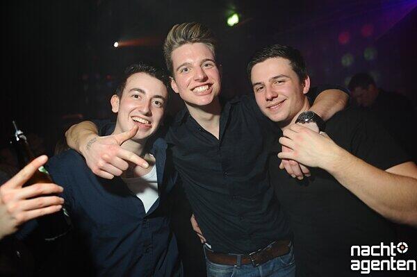 Start ins Partywochenende: Am Freitag im Neuraum mit dem IsarCosmos. Mehr Bilder unter: www.nachtagenten.de.
