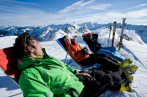 Obertauern: Sonnenanbeter genießen die milde Frühlingssonne