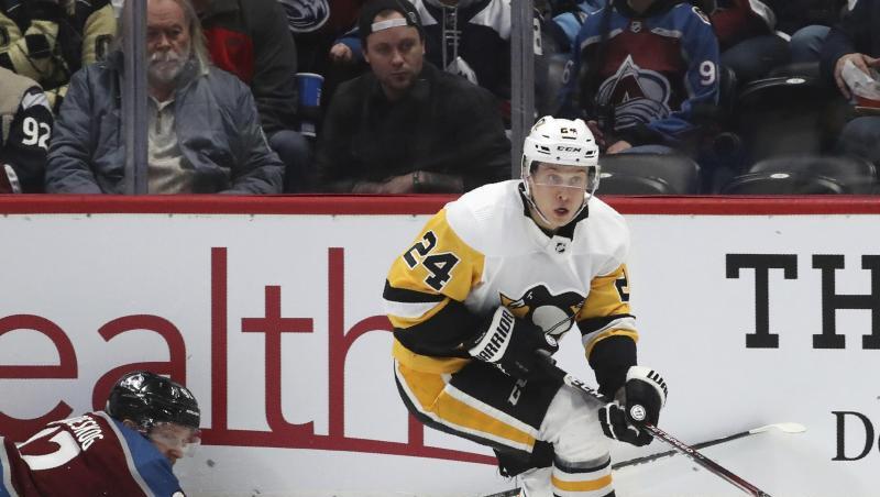 Wegbereiter beim Pittsburgh-Sieg in Colorado: Dominik Kahun (r). Wegbereiter beim Pittsburgh-Sieg in Colorado: Dominik Kahun (r).