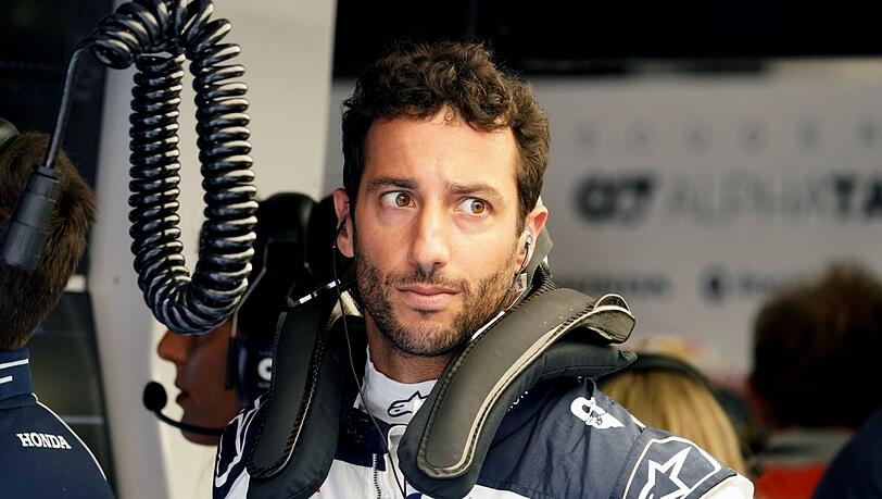 Daniel Ricciardo hatte sich bei einem Trainingsunfall den linken Mittelhandknochen gebrochen.
