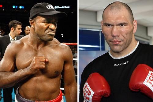 Jetzt boxen sie doch: Weltmeister Walujew verteidigt seinen Titel gegen den 46-jährigen Evander Holyfield (links).