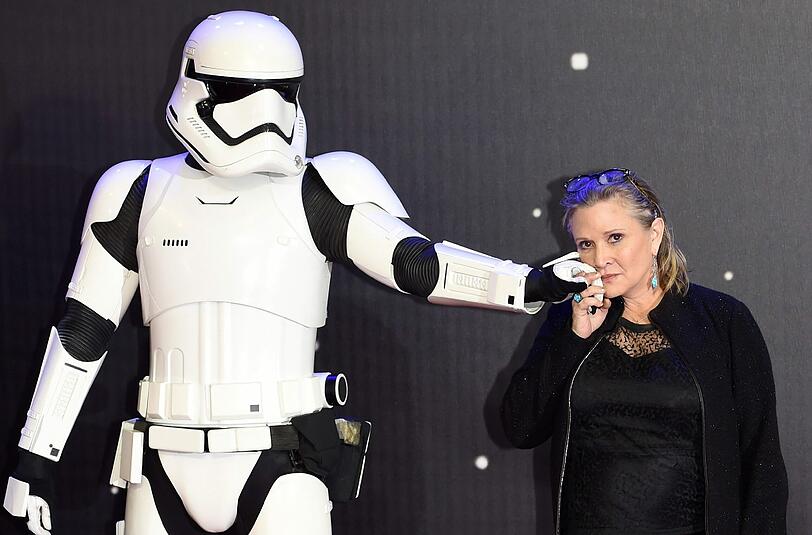 Bandelte Carrie Fisher alias Prinzessin Leia bei der Europapremiere von Episode VII in London etwa mit einem Storm Trooper an?