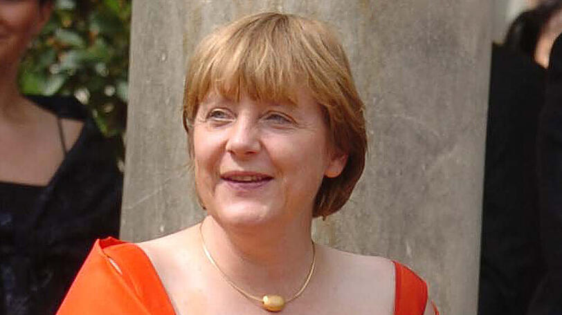 2004 setzt Merkel "ihren" Kandidaten Horst Köhler für das Amt des Bundespräsidenten durch.