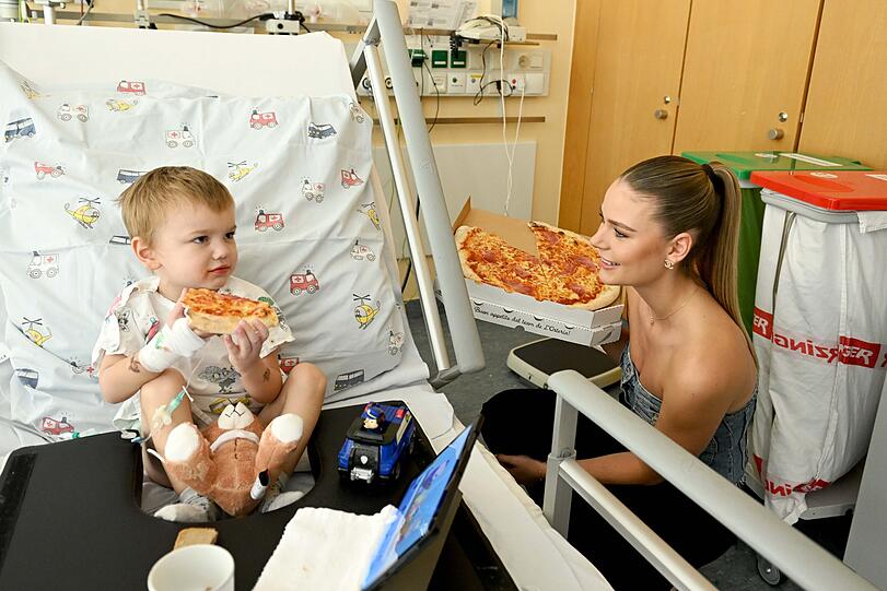Emilia Bartoeck besucht den herzkranken Timo.