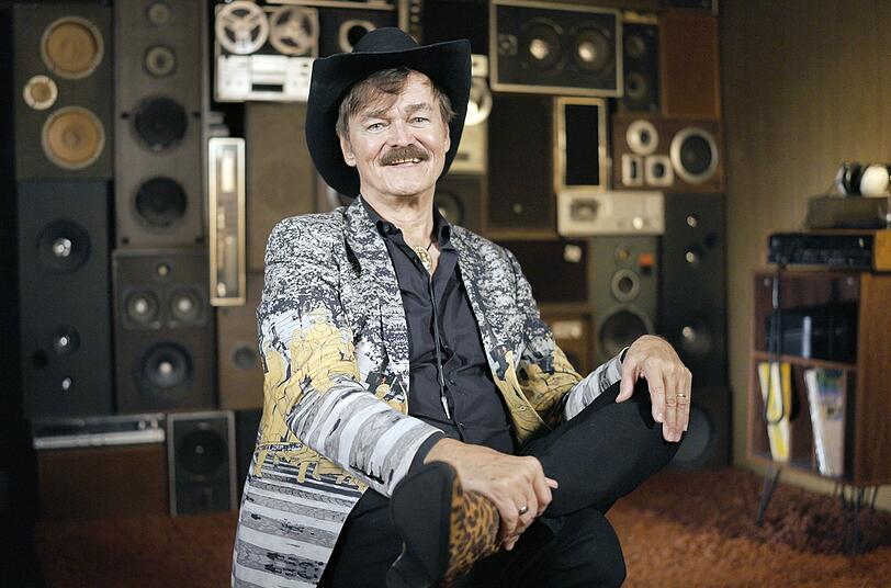 Randy Jones verkörperte in der Originalbesetzung der Band den mythischen "Cowboy". Randy Jones verkörperte in der Originalbesetzung der Band den mythischen "Cowboy".