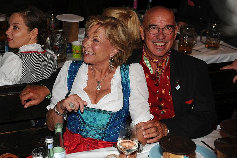 Die beiden haben sichtlich Freude.