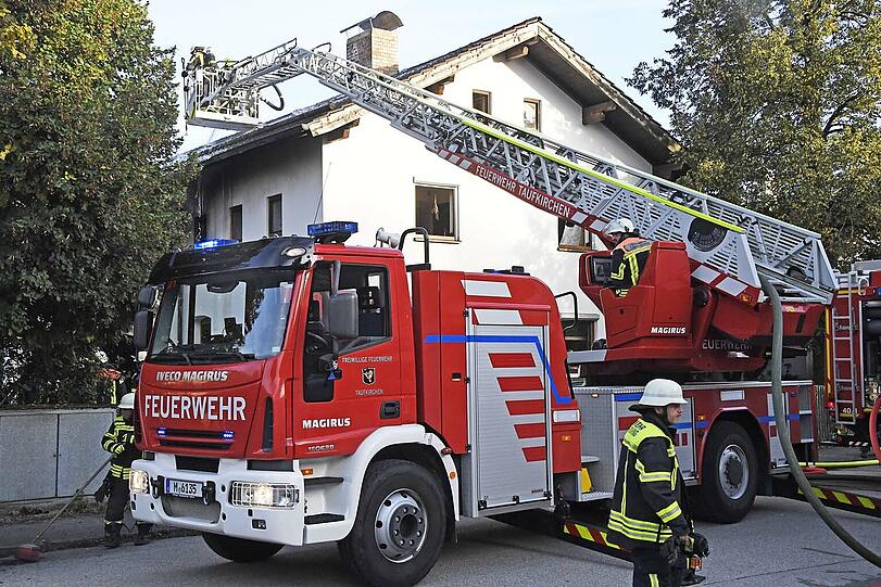 Bilder der Zerstörung: In Deisenhofen bracht ein Feuer in einem Wohnhaus aus.