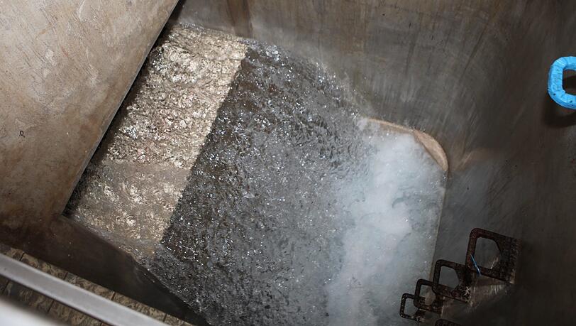 Direkt aus der Quelle strömenzwischen 200 und 1000 Liter pro Sekunde in den Hauptsammler.