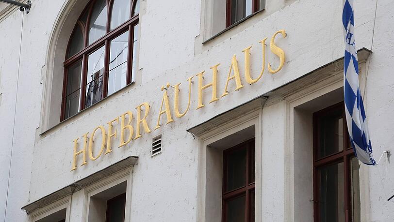 Das Hofbräuhaus in München: In den Obergeschossen bietet der historische Festsaal mit seinem neun Meter hohen Tonnen­gewölbe Platz für bis zu 750 Gäste.
