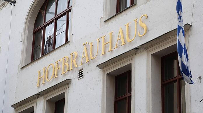 Das Hofbräuhaus in München: In den Obergeschossen bietet der historische Festsaal mit seinem neun Meter hohen Tonnen­gewölbe Platz für bis zu 750 Gäste.