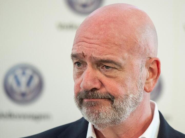 Nach Angaben der Staatsanwaltschaft sind "die im Raum stehenden Vorwürfe gegen den VW-Betriebsratschef von untergeordneter Bedeutung und wiegen rechtlich weniger schwer".