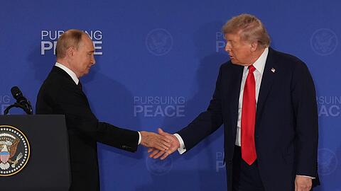 Erst wenn er sich eines Deals sicher sein kann, möchte Trump nach eigenen Angaben Putin erneut treffen. (Archivbild)