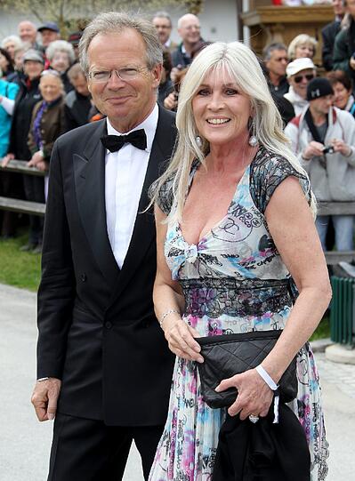Der Vorsitzende des Vorstandes der Stiftung Deutsche Sporthilfe, Werner Klatten, und Elvira Netzer, die Frau vom Sportmoderator Günter Netzer.