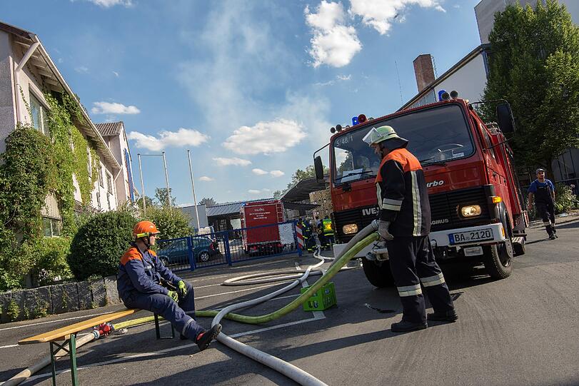 Im Stadtteil Gaustadt war in der Brauerei Kaiserdom ein Feuer ausgebrochen, das sich zum Großbrand ausgeweitet hat.