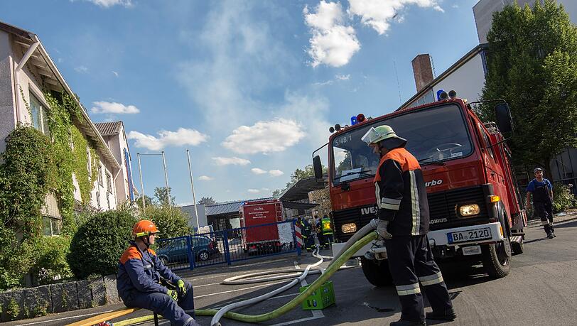 Im Stadtteil Gaustadt war in der Brauerei Kaiserdom ein Feuer ausgebrochen, das sich zum Großbrand ausgeweitet hat. Im Stadtteil Gaustadt war in der Brauerei Kaiserdom ein Feuer ausgebrochen, das sich zum Großbrand ausgeweitet hat.