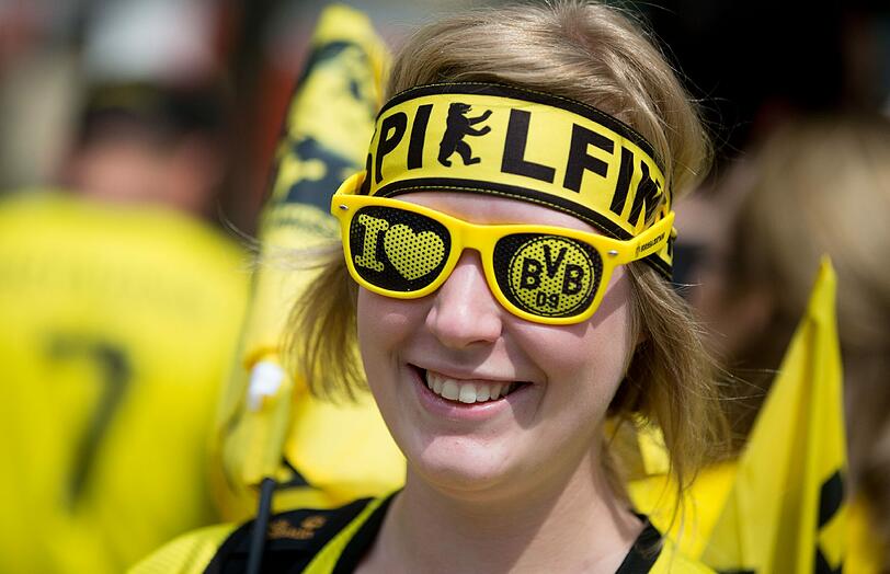 Vor dem DFB-Pokalfinale ist die Berliner Innenstadt von Dortmund und Bayern-Fans belagert. Die Bilder!