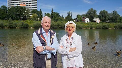Wütend auf die Griller: Anton Hörmann (76) und Roswitha Hörmann (74) am Freitag am Flaucher.