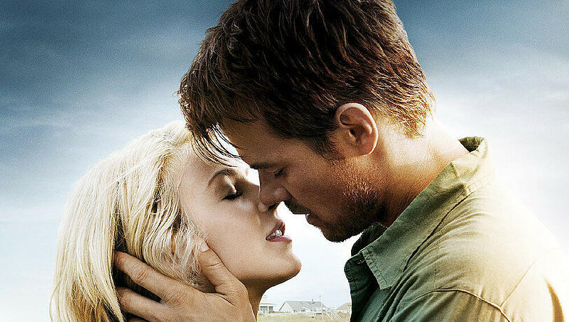 "Safe Haven - Wie ein Licht in der Nacht": Katie (Julianne Hough) und Alex (Josh Duhamel) "Safe Haven - Wie ein Licht in der Nacht": Katie (Julianne Hough) und Alex (Josh Duhamel)