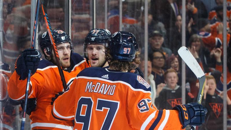Steuerte zwei Treffer zum Oilers-Sieg gegen Minnesota bei: Leon Draisaitl (l). Steuerte zwei Treffer zum Oilers-Sieg gegen Minnesota bei: Leon Draisaitl (l).