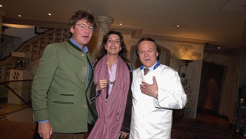 Ernst August von Hannover und Caroline von Monaco mit Heinz Winkler, der 2002 den 70. Geburtstag von Gunter Sachs († 78) verköstigt.People Image ' Michaela Lttringhaus