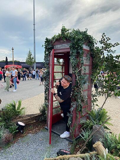Sogar die berühmten britischen roten Telefonzellen finden sich in der Adele World.