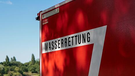 Am Auensee bargen Taucher die Leiche eines 74-Jährigen aus Augsburg. (Symbolbild)