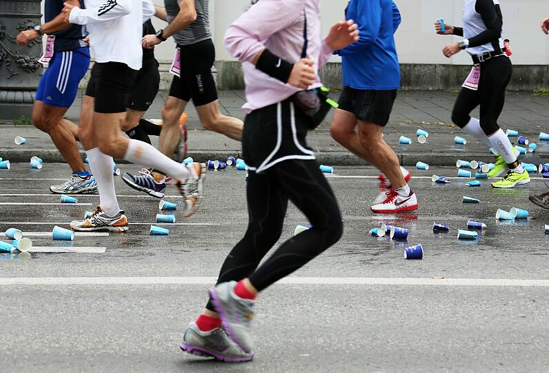 Bunte Kostüme, Kinder feuern ihre Eltern an, viel Schweiß und gute Laune: Die Bilder vom München Marathon 2012