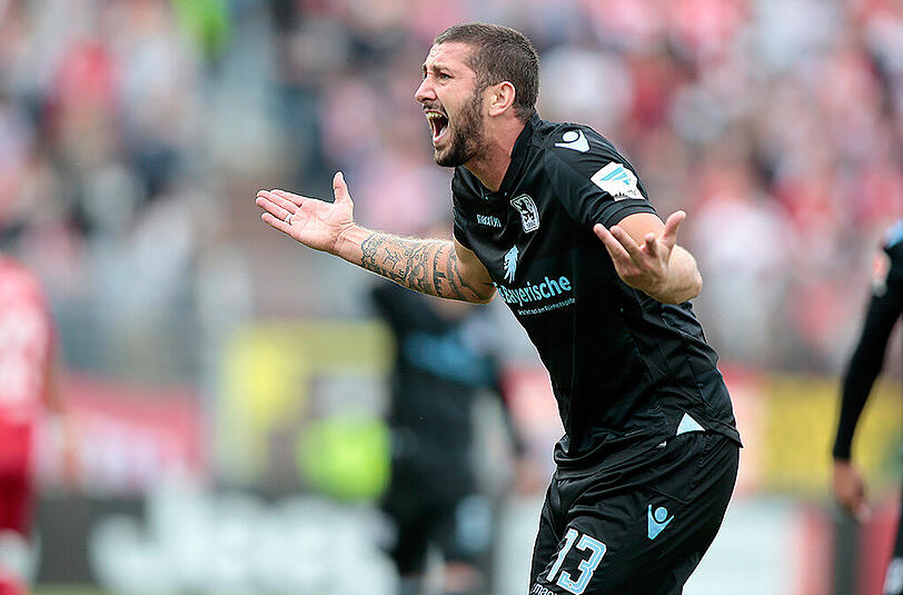 Ärger, Frust, Wut: Der TSV 1860 und hier Sascha Mölders hatten nach dem 0:2 in Würzburg aber auch gleich gar keinen Grund zur Freude - im Gegenteil.