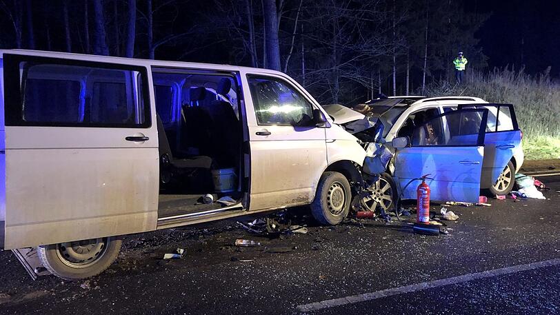 Nach diesem schrecklichen Unfall auf der B2 bei Wernsbach kamen eine Frau und drei Kinder ums Leben, nur der Vater überlebte.