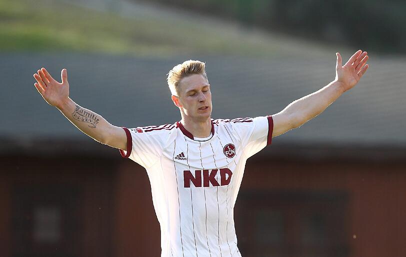 Freude nach dem Tor zum 1:0 für den Club: Sebastian Polter