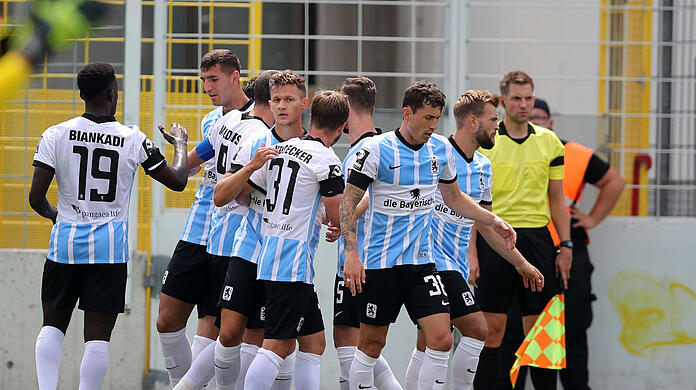 Der TSV 1860 will am Freitagabend in die 2. Runde des DFB-Pokals einziehen.