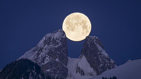 Hoch und höher: Vollmond in der Schweiz