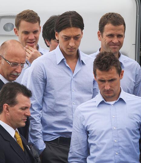 Abflug zum Titel? Die DFB-Elf ist nach Polen gestartet. Die Bilder
