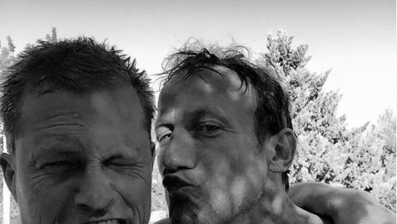Til Schweiger (l.) scheint über den Kuss von Kollege Wotan Wilke Möhring (r.) nicht begeistert zu sein Til Schweiger (l.) scheint über den Kuss von Kollege Wotan Wilke Möhring (r.) nicht begeistert zu sein
