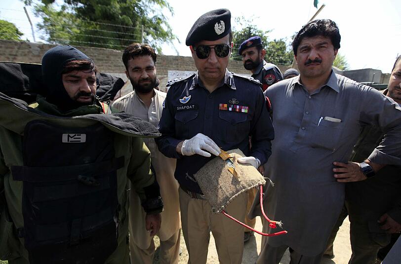 Unbekannte Bewaffnete hatten in Sprengstoffwesten in der nordwestpakistanischen Stadt Peshawar eine christliche Siedlung angegriffen. Foto: Bilawal Arbab